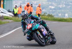 Michael Dunlop sur le podium du superstock 1