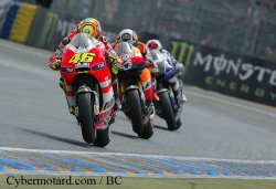 Premier podium de Valentino Rossi avec Ducati !