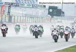 Piste détrempée en superbike