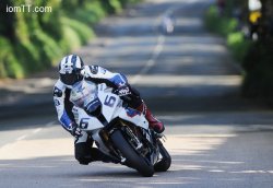 L'inconnue BMW et…Michael Dunlop