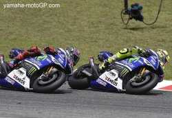 A Barcelone, Rossi et Lorenzo ont testé leurs nouveaux moteurs 2015 !