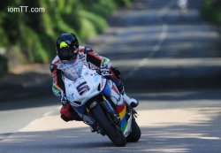 Bruce Anstey ouvre les hostilités