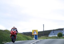 Davey Todd double la mise en superstock