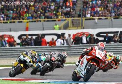 Nakagami s'est porté en tête de la course Moto2 au 10e tour à Assen
