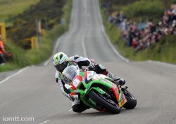 Michael Dunlop sur sa Kawasaki N°9 a Cregg Ny Baa