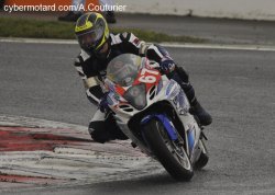 La lutte fait rage aussi en superstock