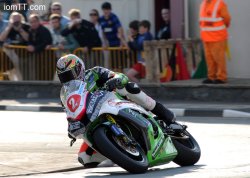 James Hillier devance la BMW de Michael Dunlop