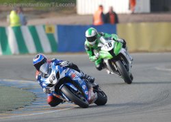 Julien Da Costa sur sa Suzuki a maintenu à distance son ancien co-équipier, Gregory Leblanc sur sa Kawasaki !