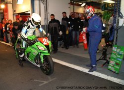 Valentin Debise découvre le pilotage de nuit.