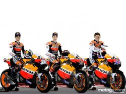 Pedrosa, Dovisiozo et Stoner seront accompagnés de Simoncelli (aux couleurs Gresini) lui aussi pilote officiel, 2011 sera l' année Honda !