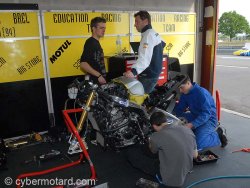 Entrez dans le monde de la compétition moto avec le Lycée J. Brel