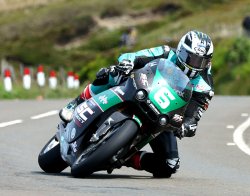 Michael Dunlop domine les essais quaificatifs dans trois catégories