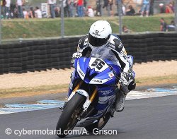 Etienne Masson est le 2e pilote officiel Michelin en supersport, mais sur une Yamaha.