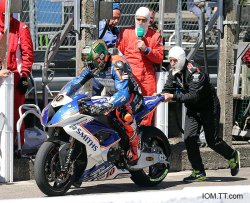 Peter Hickman dans les roues de Hutchinson