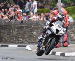 Michael Dunlop affirme sa supématie en Senior