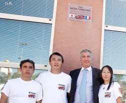 La salle de Briefing a été rebaptisé salle "Shoya Tomizawa"