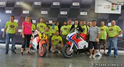 Présentation officielle de TransFIORmers 1 à côté d'une Fior 500cc. 