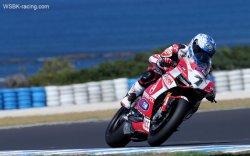Carlos Checa dans sa nouvelle structure "Ducati Alstare" a frappé un grand coup, mardi 19 février 2013