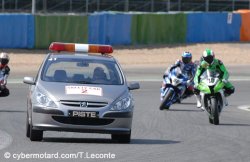 Une course superbike coupée en deux