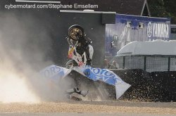 En chutant sur une trace d'huile à Carole, Louis Bulle perd toute possibilité de remporter le titre !