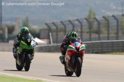 Lutte à couteaux tirés entre Sam Lowes et Fabien Foret