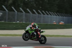 A Imola, Tom Sykes détrône Sylvain Guintoli au classement provisoire !