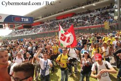 Un public au pied du podium