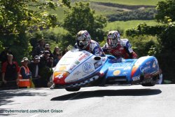 Tim Reeves s'envole à Ballaugh Bridge