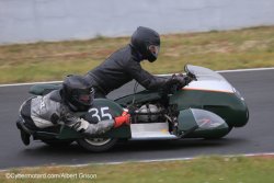 Derrière la roue du panier