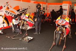 Outre les 2 machines officielles, Honda devrait fournir 5 "Production Racer" en 2014. Mais cela est mal parti !