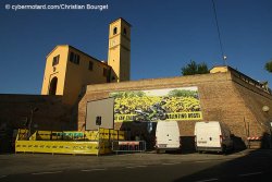 A Tavullia, le fan club de Valentino Rossi se réunit au pied de l'Eglise 