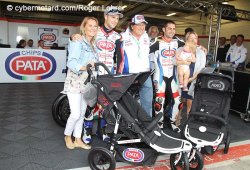 Des poussettes aux couleurs de « Pata Racing ».