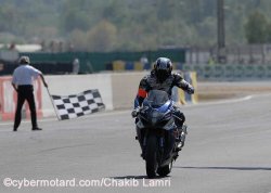 19 : Dimanche 22 avril >15H00 > La Suzuki N°2 remporte l'épreuve